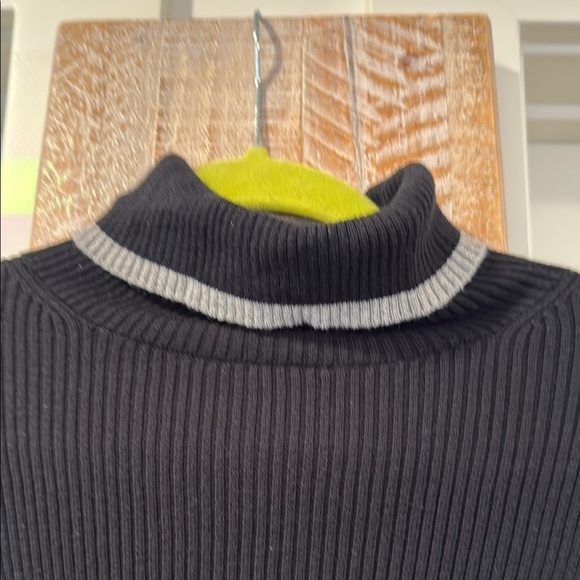 Faherty Black Turtleneck Sweater - Picture 4 of 7
